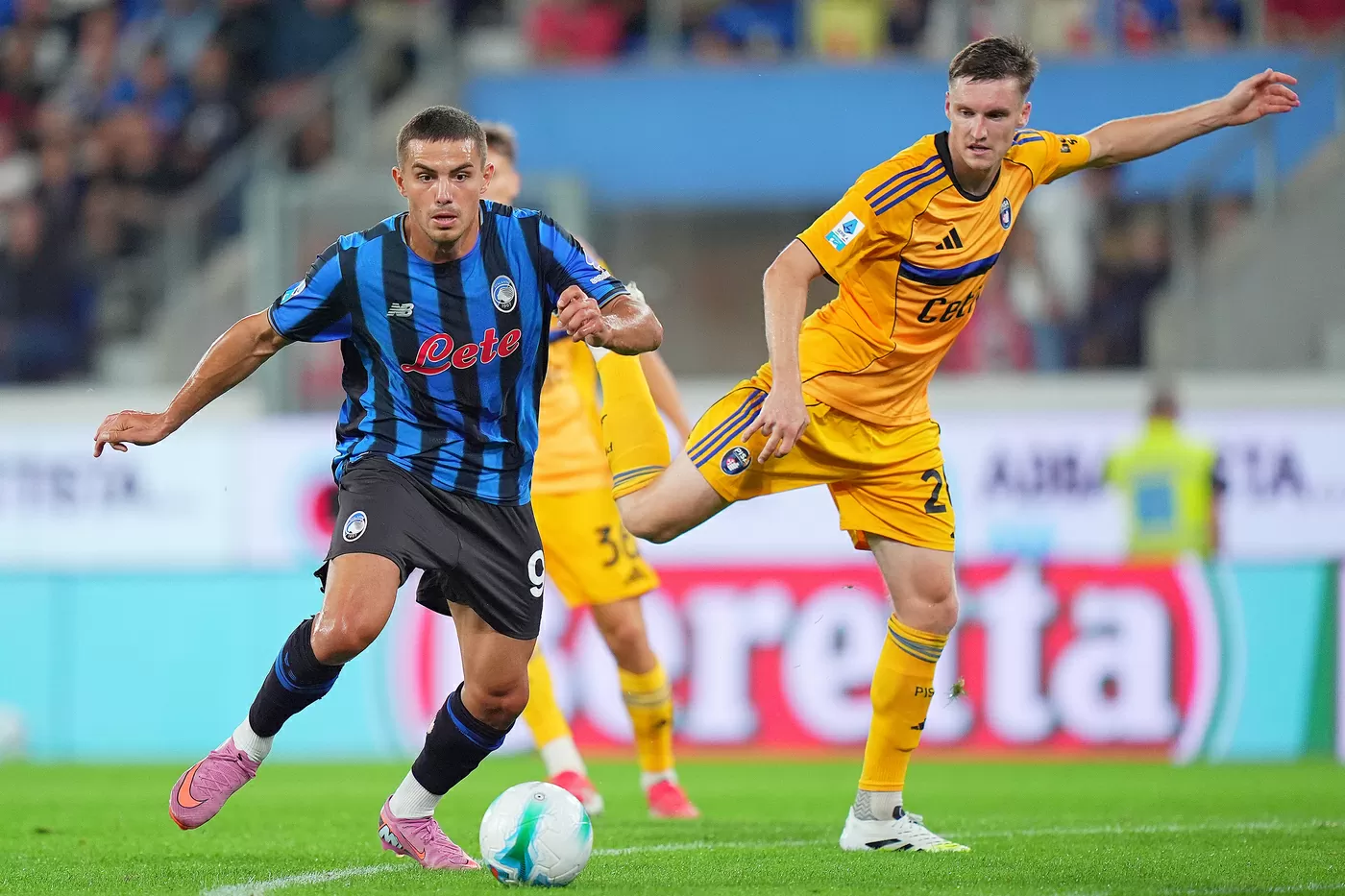 Krstovic in azione con la maglia dell'Atalanta