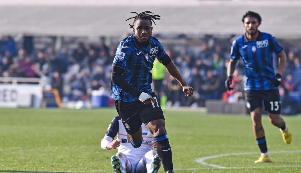 Lookman in azione contro il Lecce